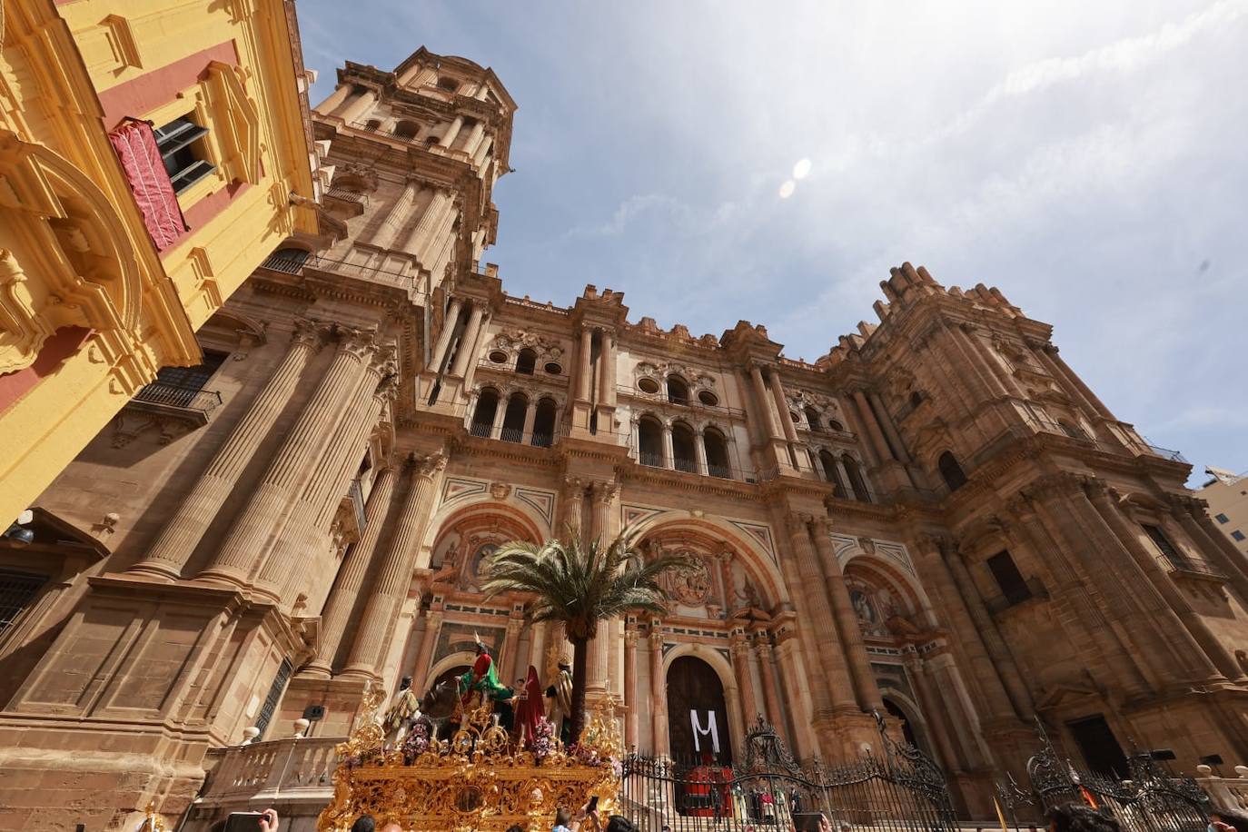 Nuestro Padre Jesús a su entrada en Jerusalén, por la Catedral. 