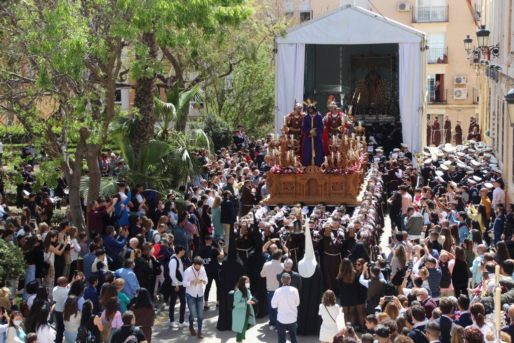 Salida de Nuestro Padre Jesús de la Soledad (Dulce Nombre)