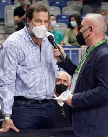 Imagen secundaria 2 - El recuerdo a Javier Imbroda emociona al Martín Carpena