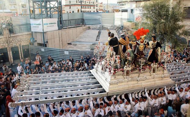 El Prendimiento, a pulso a su paso por la Tribuna de los Pobres 