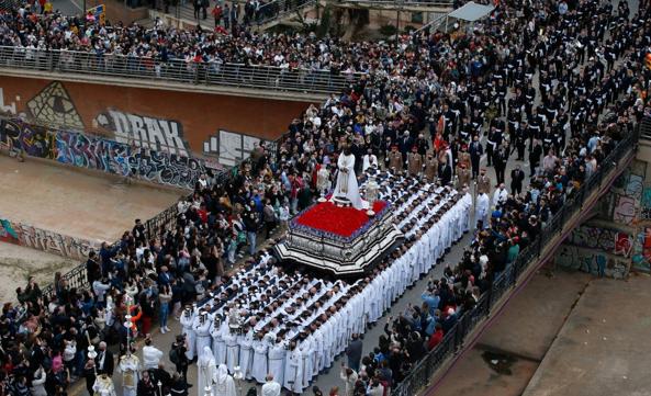 Miles de personas volvieron a seguir al Cautivo por las calles de Málaga 