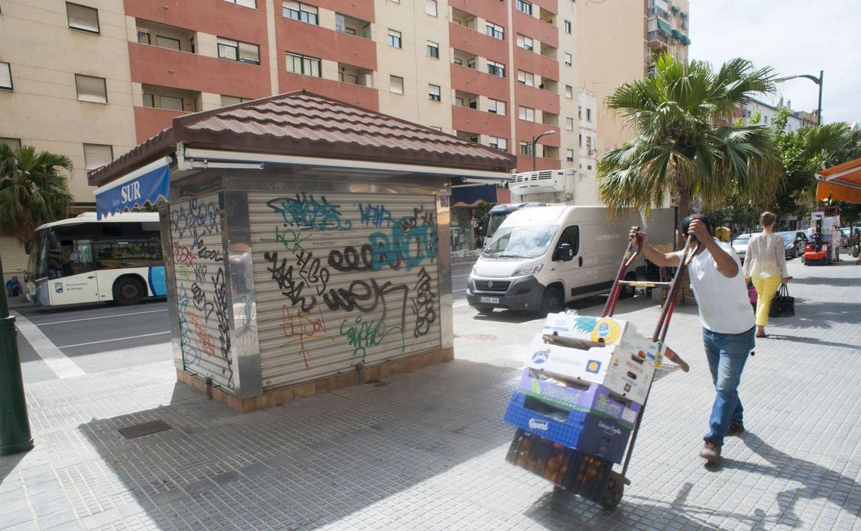 Un centenar de quioscos permanecen cerrados en la capital. 