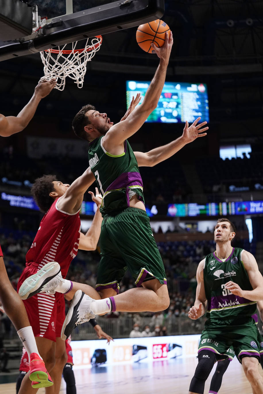 Derrota en casa del Unicaja ante el Baxi Manresa en la BCL. 