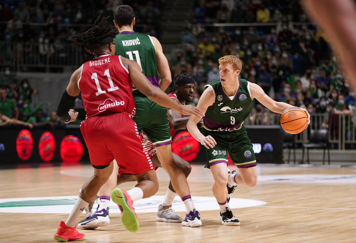 Derrota en casa del Unicaja ante el Baxi Manresa en la BCL. 