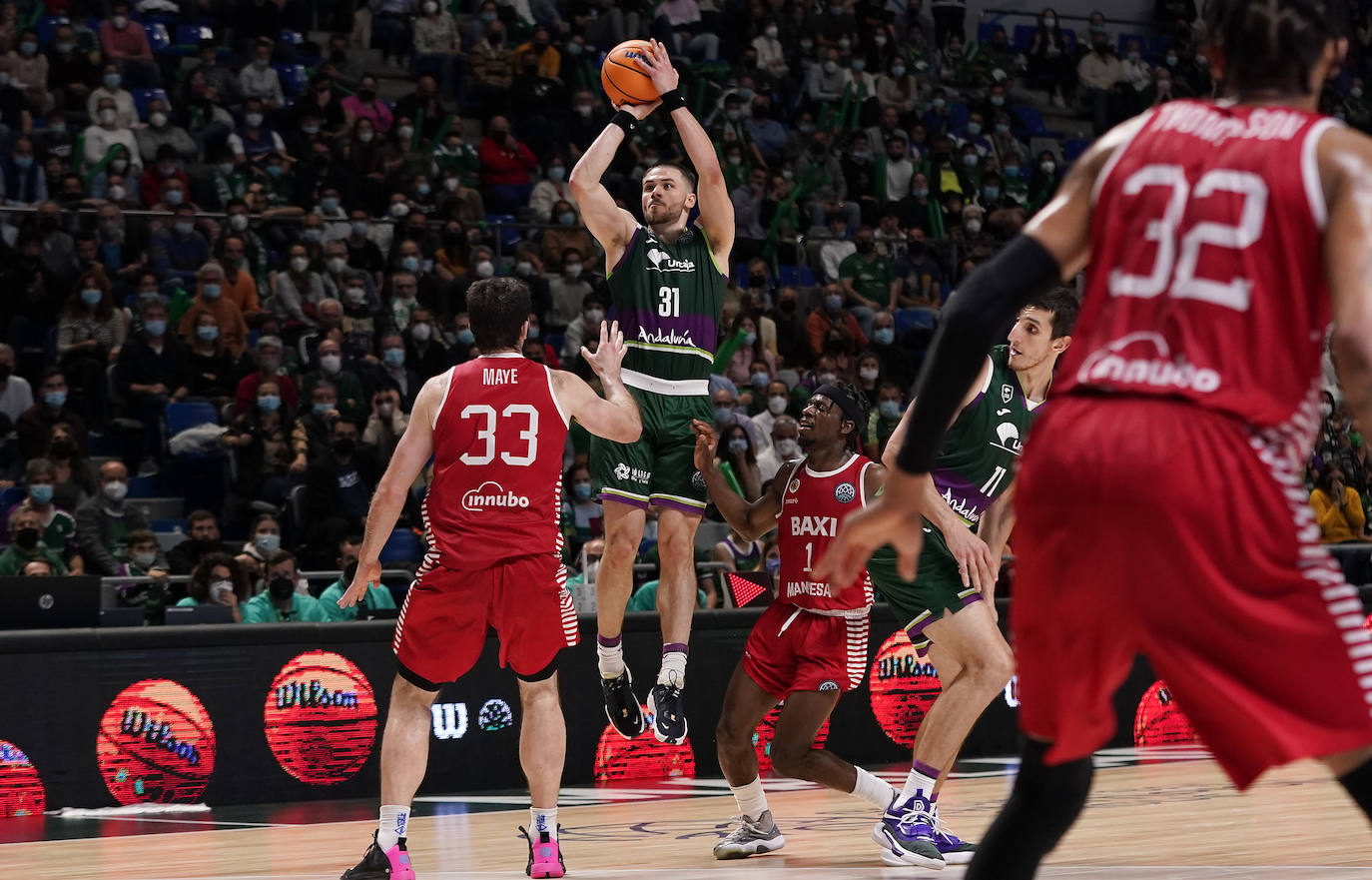 Derrota en casa del Unicaja ante el Baxi Manresa en la BCL. 