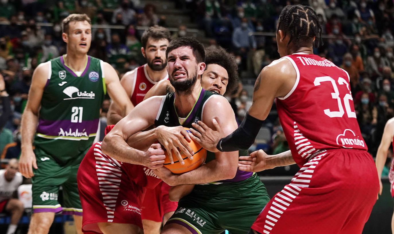 Derrota en casa del Unicaja ante el Baxi Manresa en la BCL. 