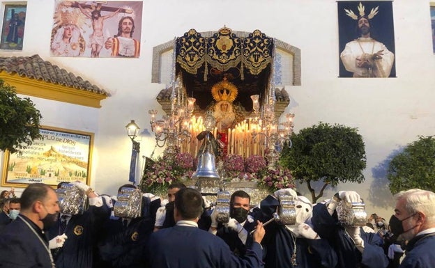 La Virgen del Mayor Dolor lució joyas cedidas por las hermandades de la ciudad. 