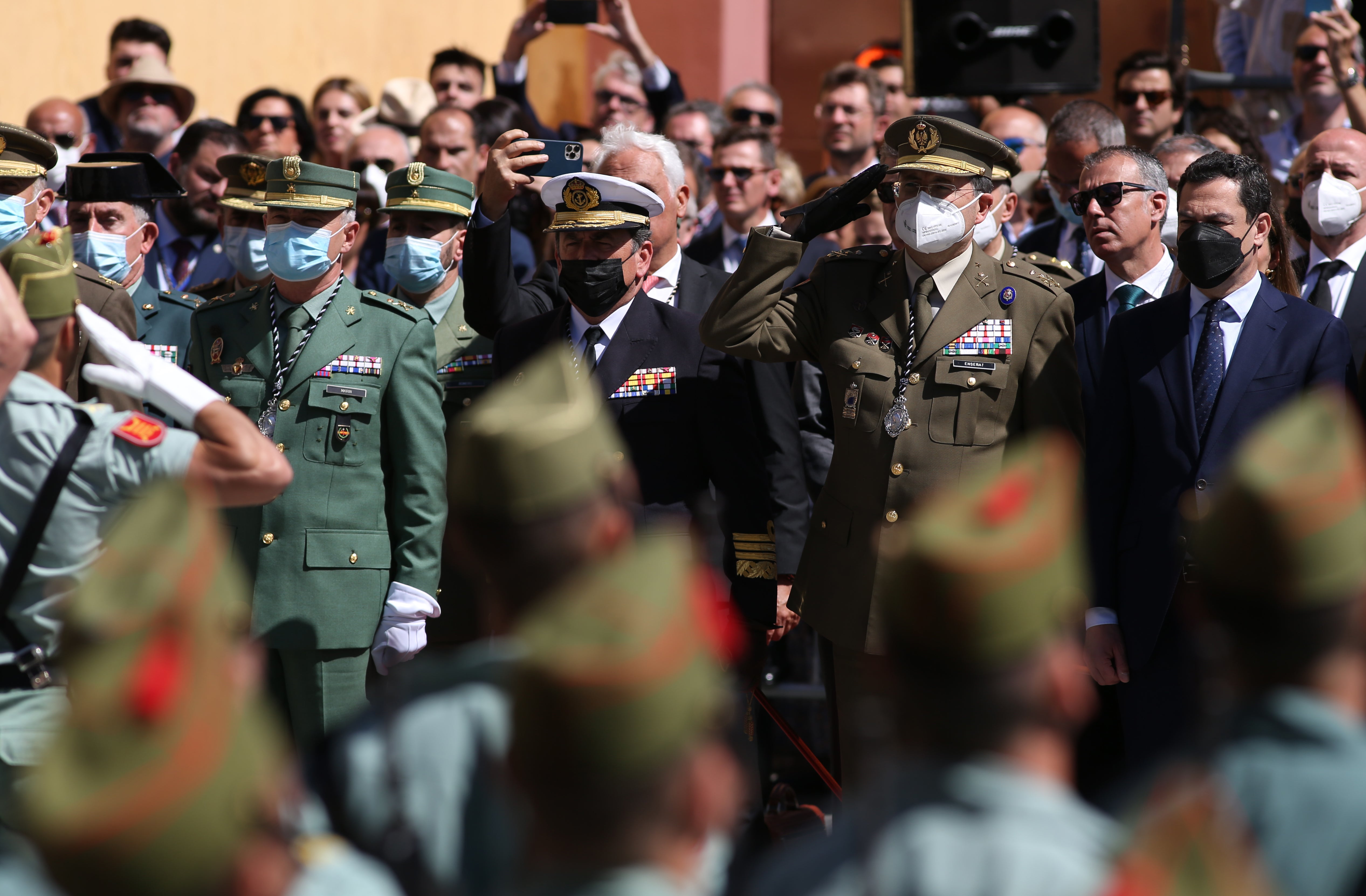 Las tropas han bajado del buque Contramaestre Casado en una nueva ubicación en el Puerto de Málaga