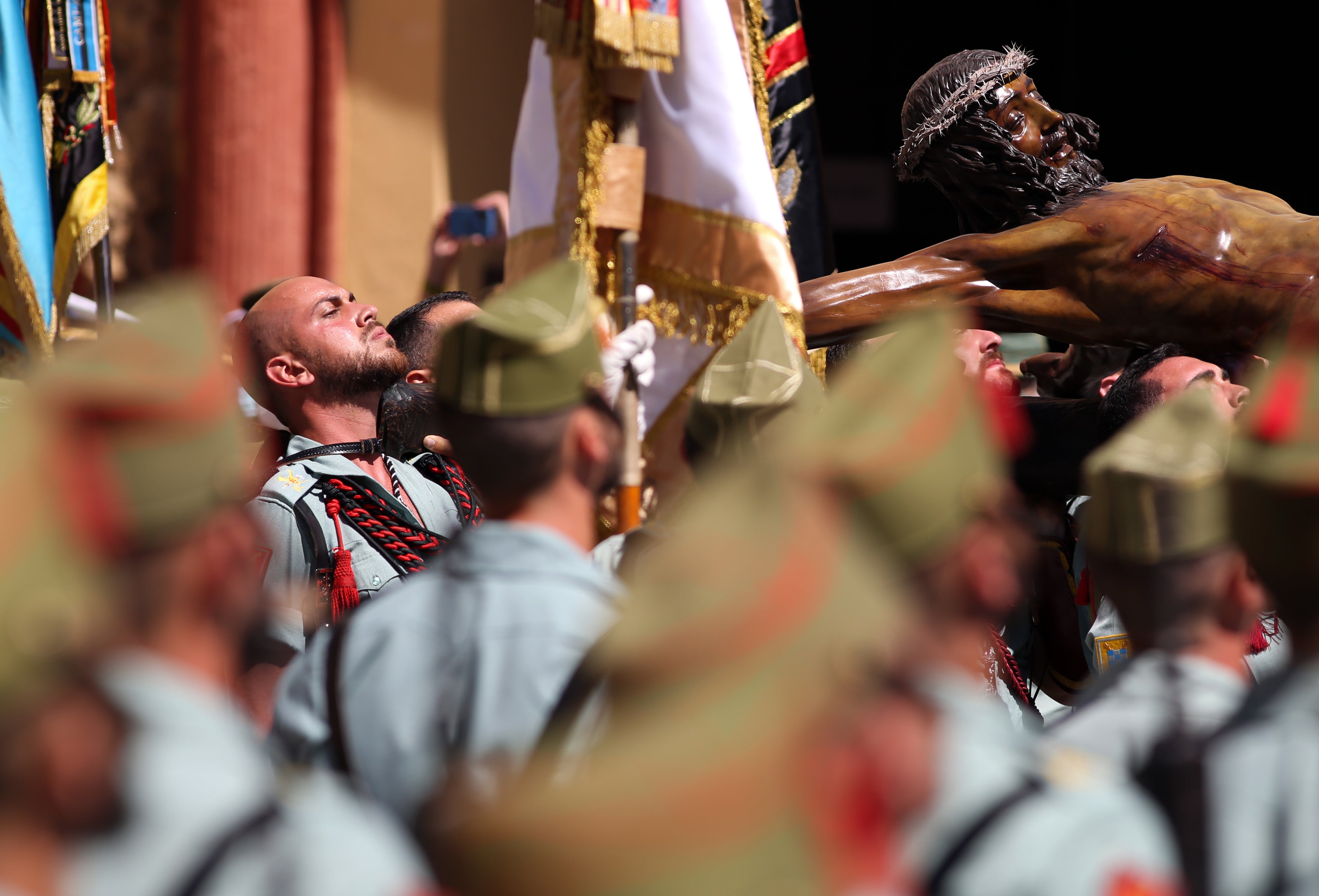 Las tropas han bajado del buque Contramaestre Casado en una nueva ubicación en el Puerto de Málaga