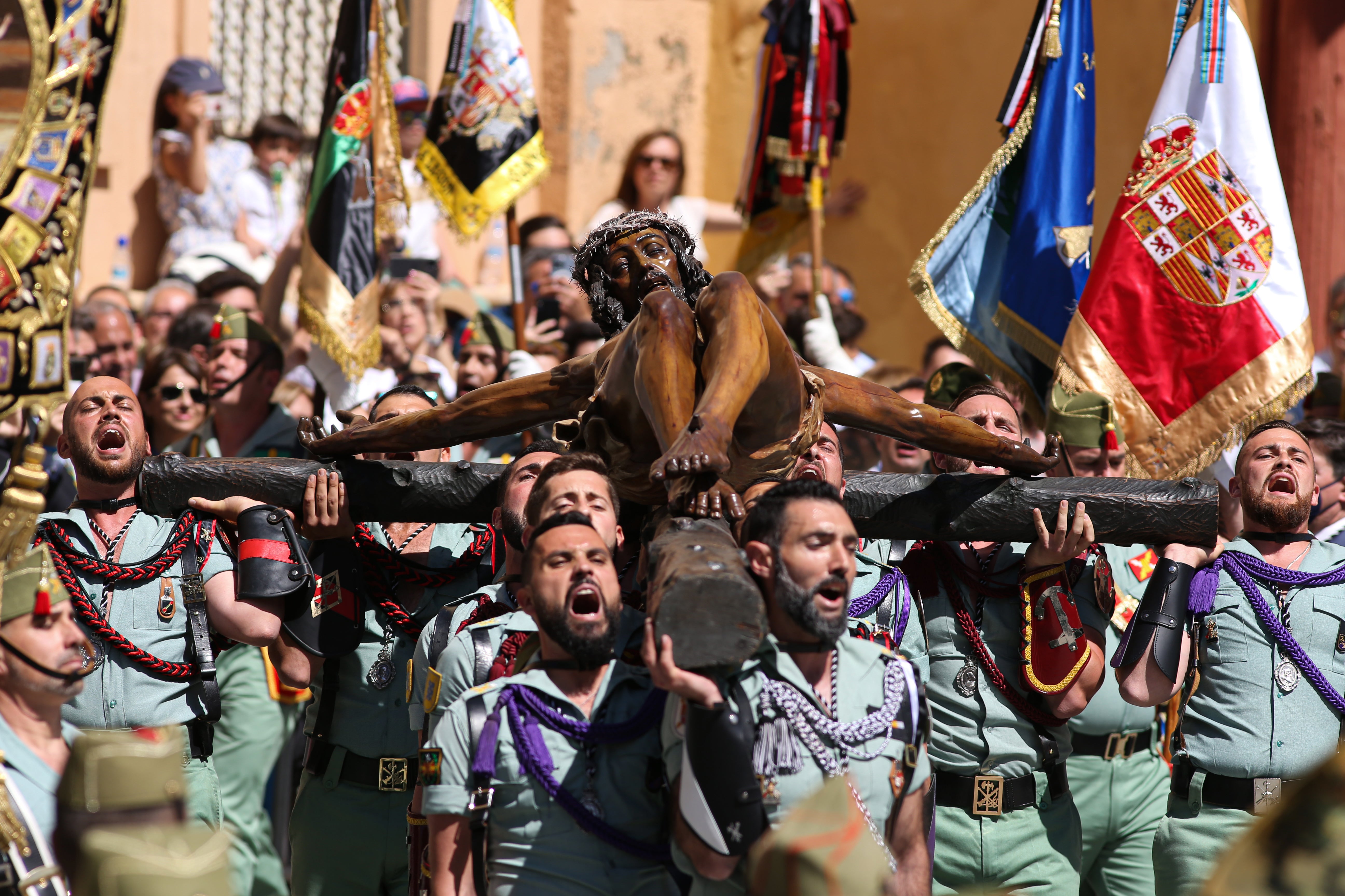 Las tropas han bajado del buque Contramaestre Casado en una nueva ubicación en el Puerto de Málaga