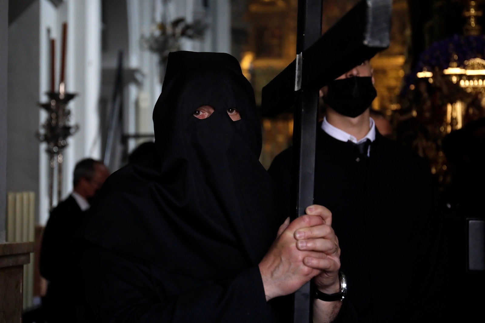 Las mejores imágenes de las cofradías del Viernes Santo en Málaga. Procesionan Monte Calvario, Descendimiento, Dolores de San Juan, Amor, Traslado, Piedad, Sepulcro y Servitas.
