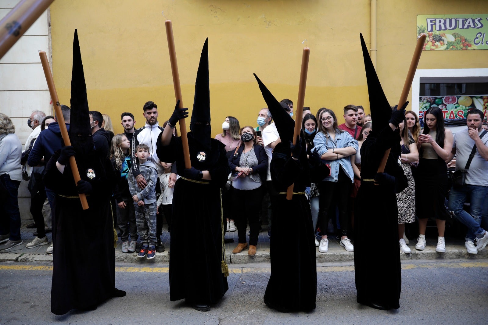 Las mejores imágenes de las cofradías del Viernes Santo en Málaga. Procesionan Monte Calvario, Descendimiento, Dolores de San Juan, Amor, Traslado, Piedad, Sepulcro y Servitas.