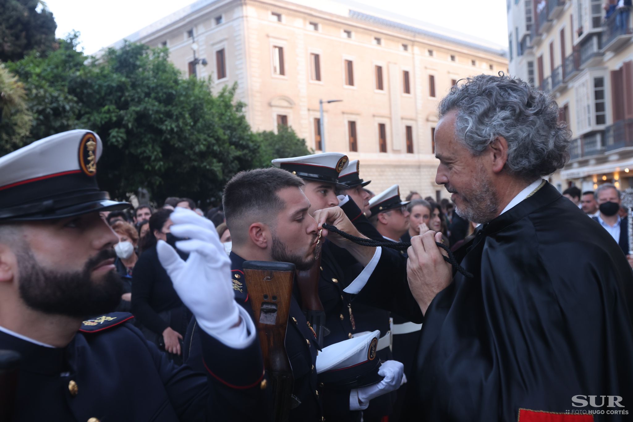 Las mejores imágenes de las cofradías del Viernes Santo en Málaga. Procesionan Monte Calvario, Descendimiento, Dolores de San Juan, Amor, Traslado, Piedad, Sepulcro y Servitas.