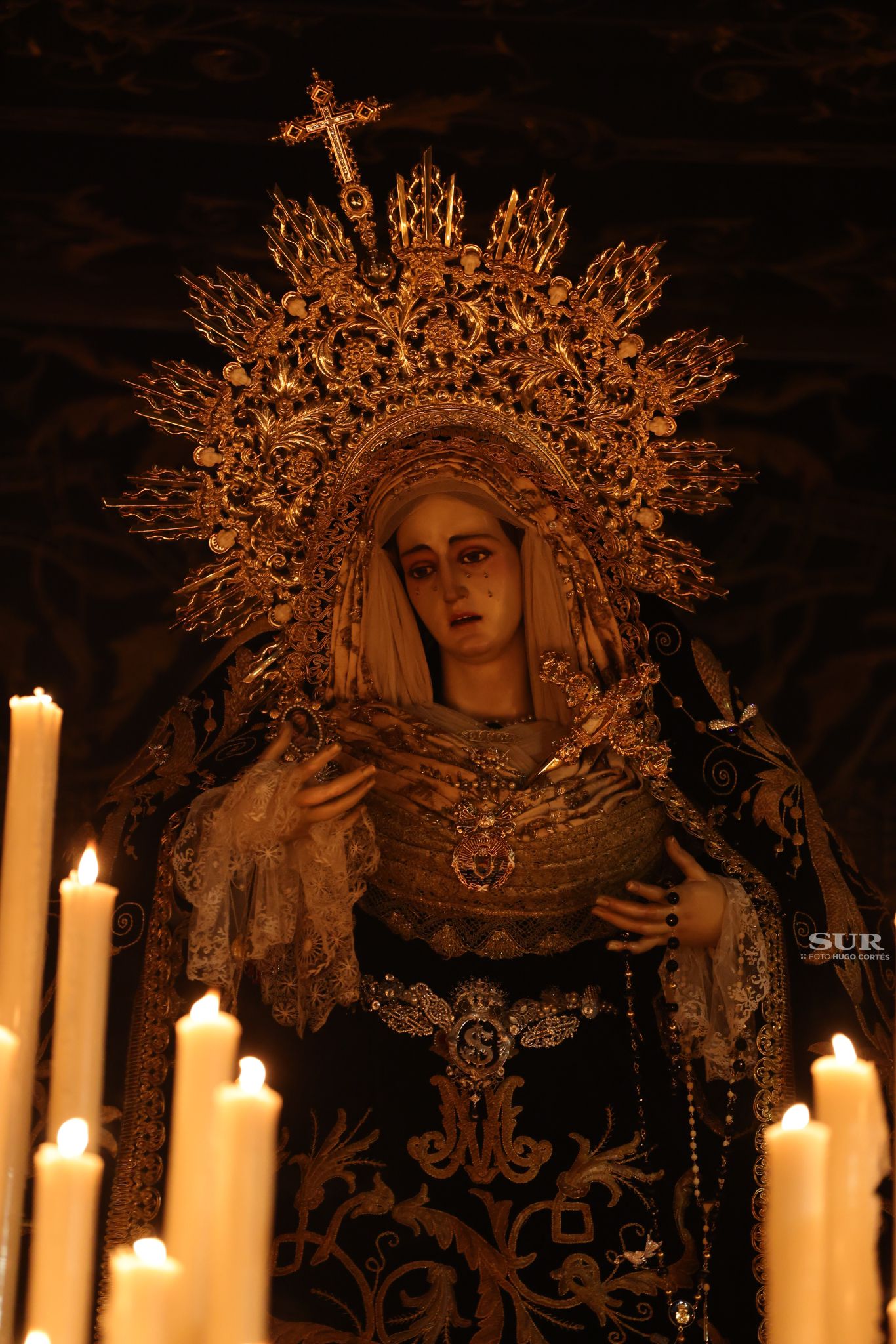 Las mejores imágenes de las cofradías del Viernes Santo en Málaga. Procesionan Monte Calvario, Descendimiento, Dolores de San Juan, Amor, Traslado, Piedad, Sepulcro y Servitas.