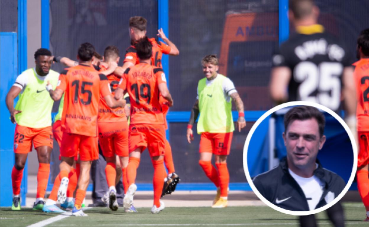 El Málaga celebra uno de sus goles contra el Leganés. En el círculo, el entrenador del equipo, Pablo Guede.