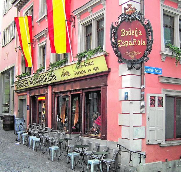 El restaurante y tienda de vinos Bodega Española, que lleva siglo y medio abierto en Zúrich. 