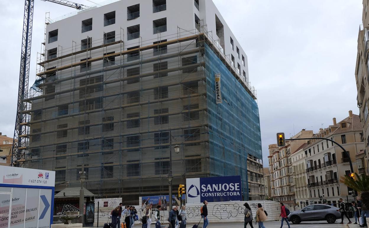 La cadena H10 Hotels prevé acabar las obras del hotel a finales de junio. 