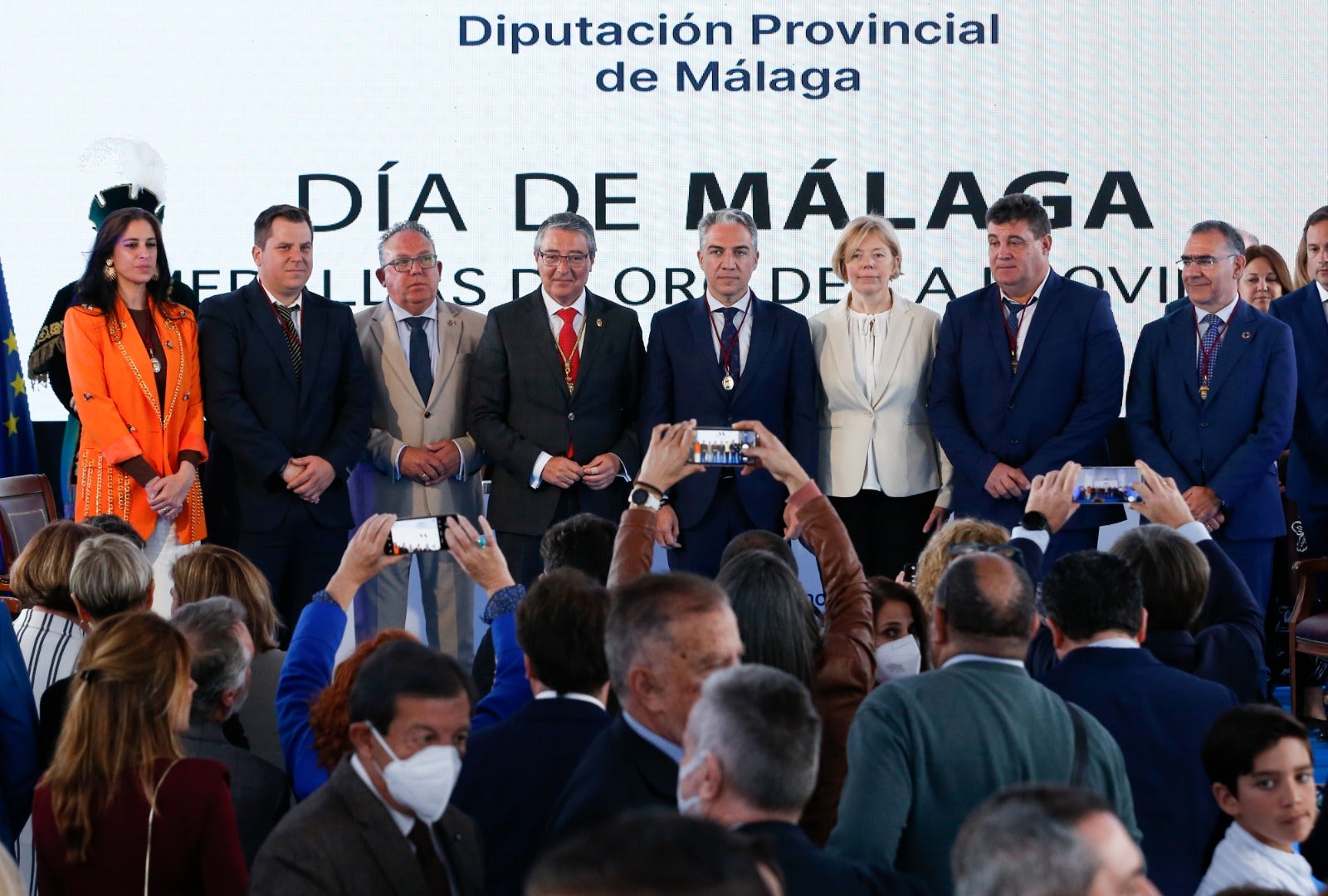 La Diputación de Málaga entrega sus Medallas de Oro a Elías Bendodo, María Peláe, Miguel Ángel Herrera, el aeropuerto y la Liga Provincial de Jábegas y una Mención Honorífica al pueblo de Ucrania