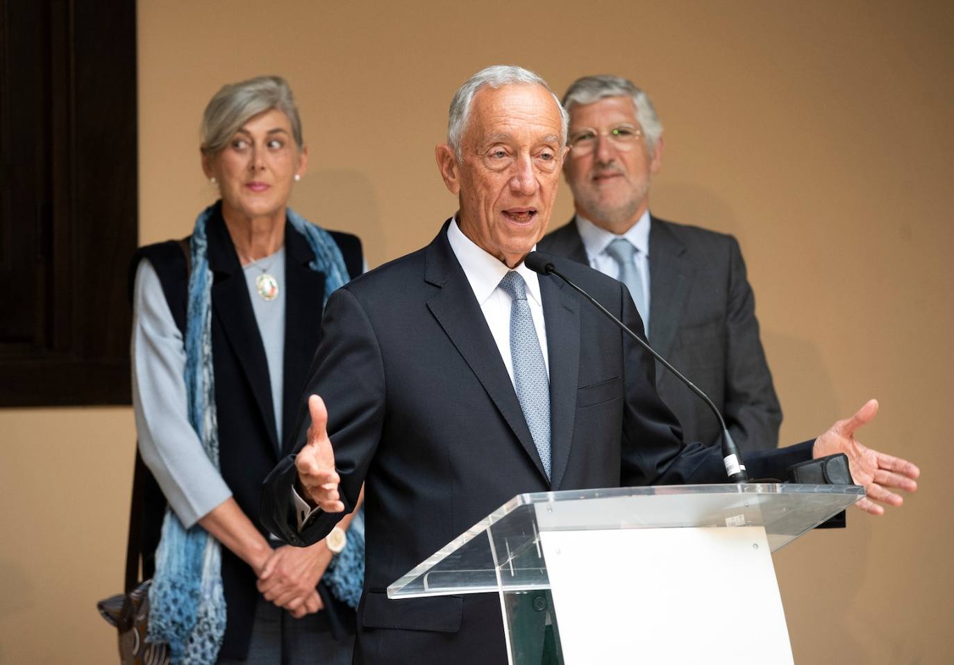 El presidente de Portugal, en su visita a la exposición. 