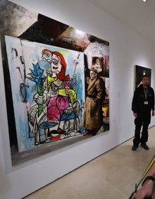 Imagen secundaria 2 - El artista junto a la escultura de Picasso en la Merced y algunos detalles de la exposición. 