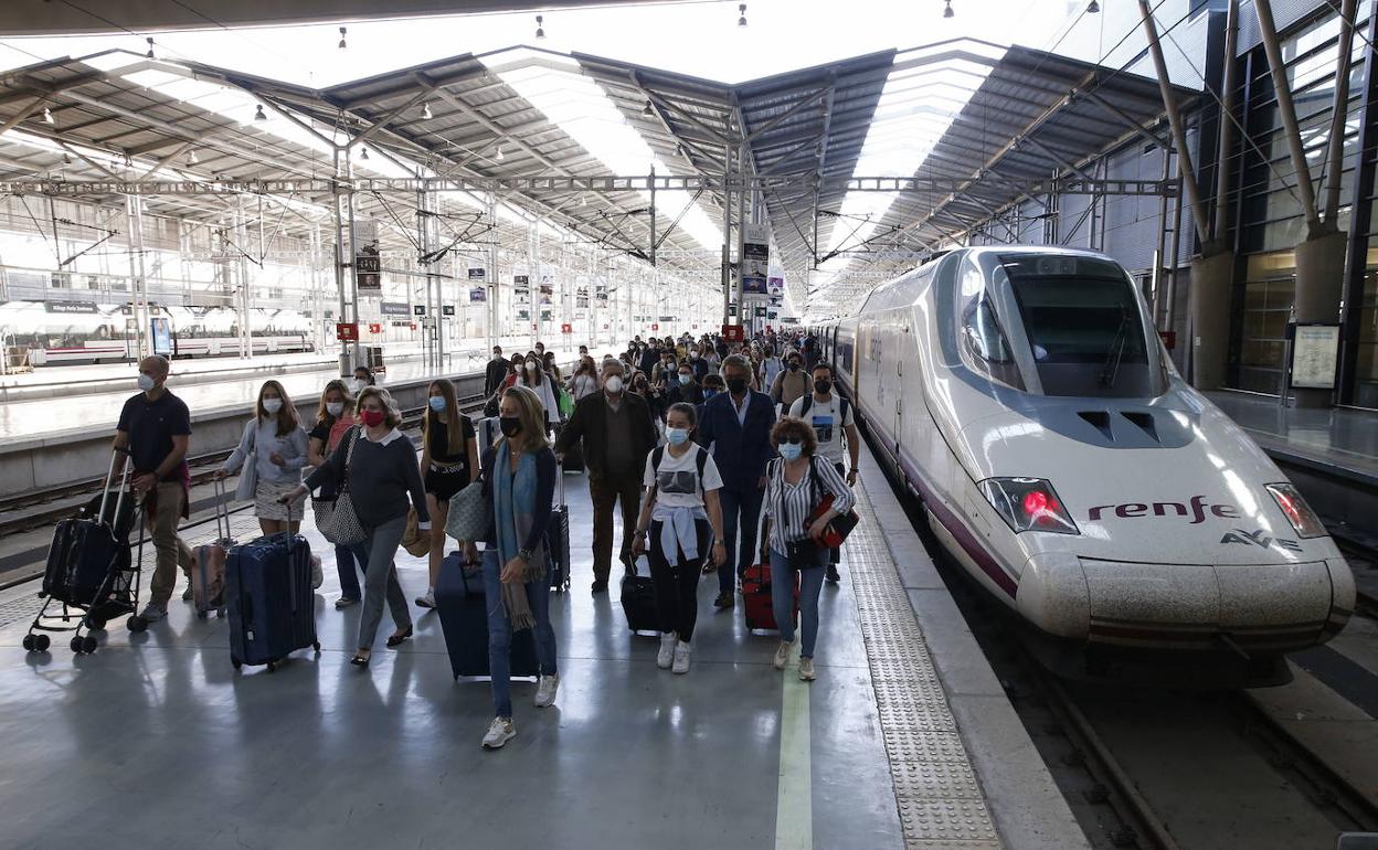 Los «precios abusivos» sublevan a los usuarios habituales del AVE