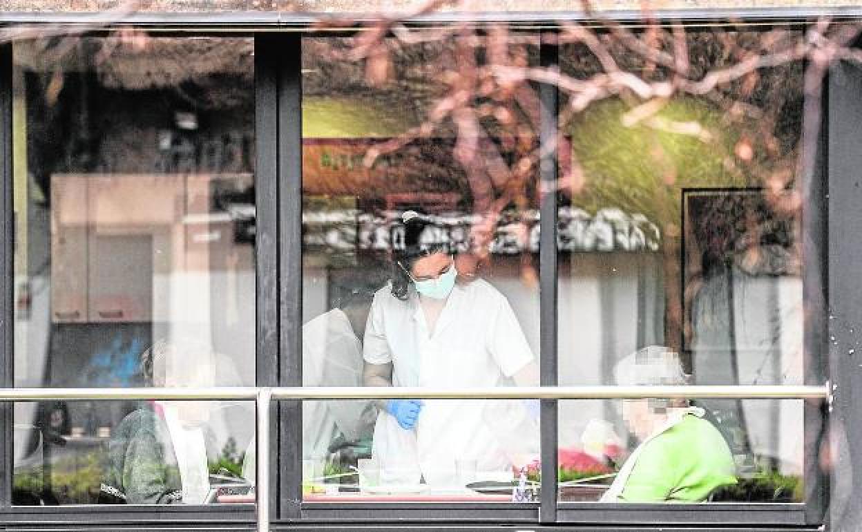 Coronavirus: Las residencias de mayores de Andalucía notifican más de 100 fallecidos en abril