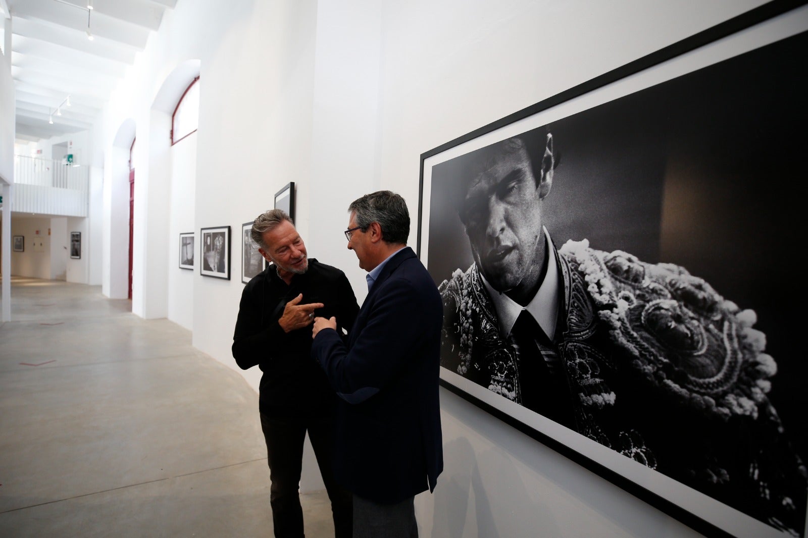 La exposición incluye 101 imágenes inéditas de su gira con Joselito en el verano de 1997, en la que también aparecen Enrique Ponce, Jesulín de Ubrique o Francisco Rivera 