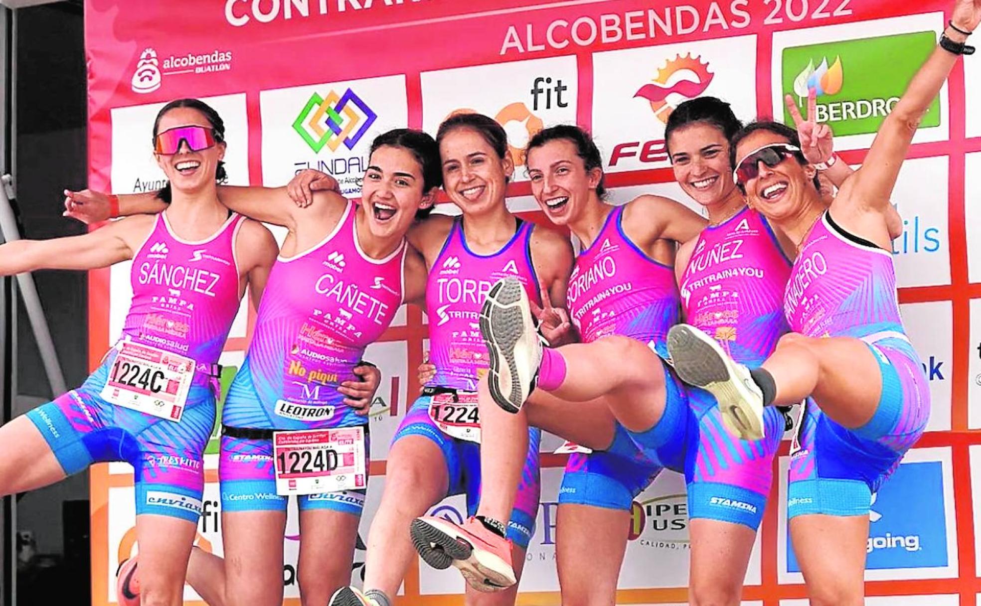 Parte del equipo que ha competido este año en las ligas de duatlón. 