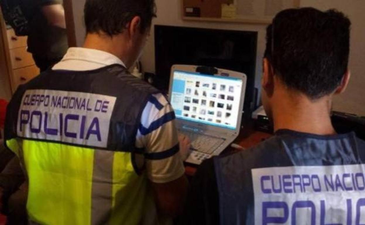 Imagen de archivo de unos policías nacionales. 