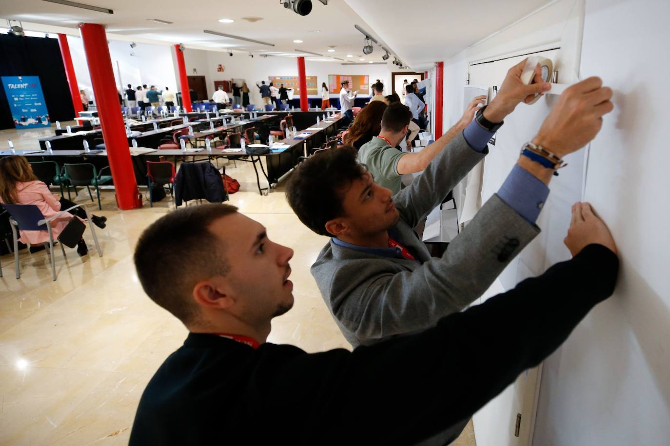 Los 50 seleccionados reciben instrucciones prácticas de las empresas más punteras de la provincia en la segunda edición de este proyecto, que se celebra en el Palacio de Ferias