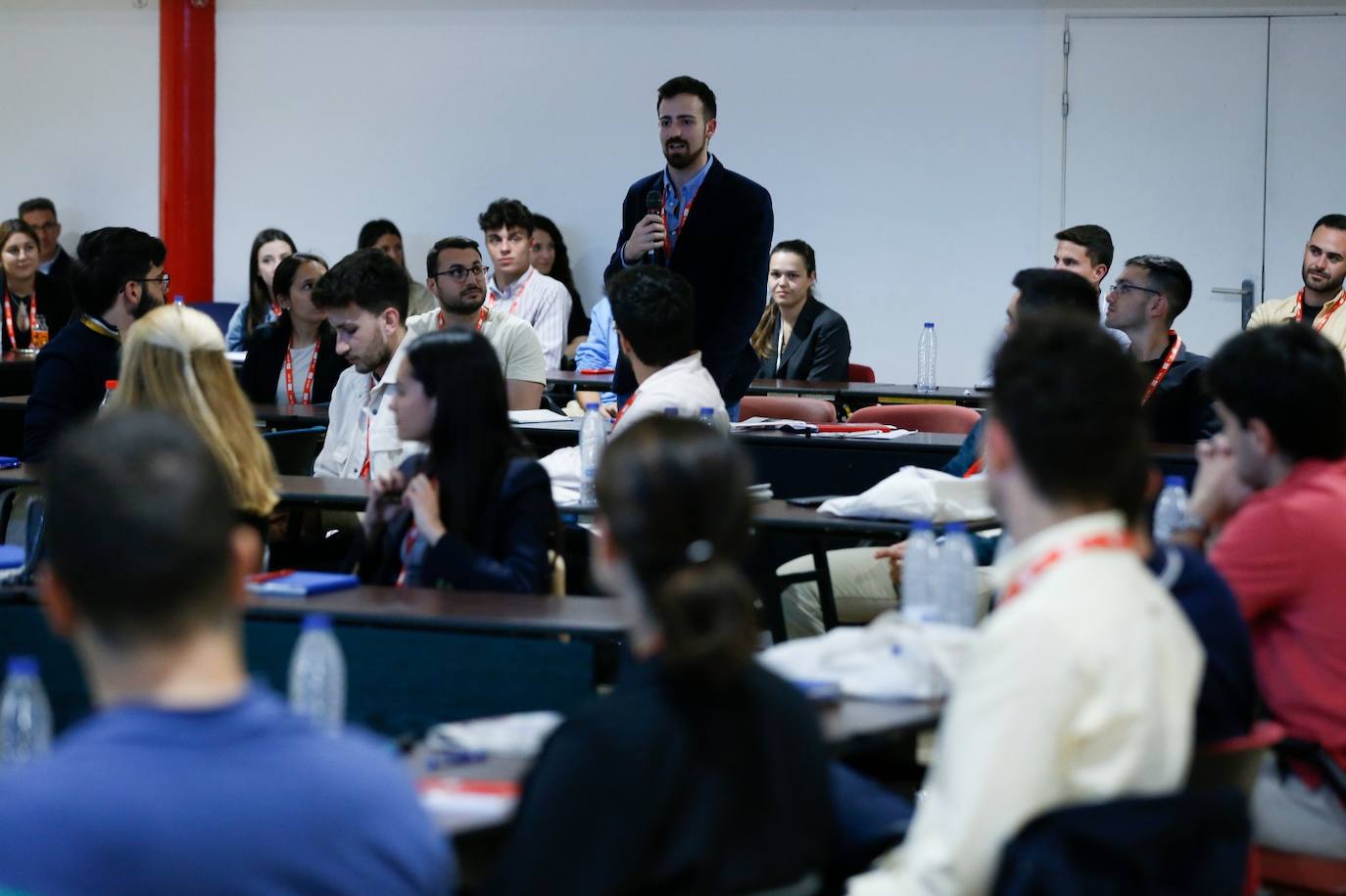 Los 50 seleccionados reciben instrucciones prácticas de las empresas más punteras de la provincia en la segunda edición de este proyecto, que se celebra en el Palacio de Ferias