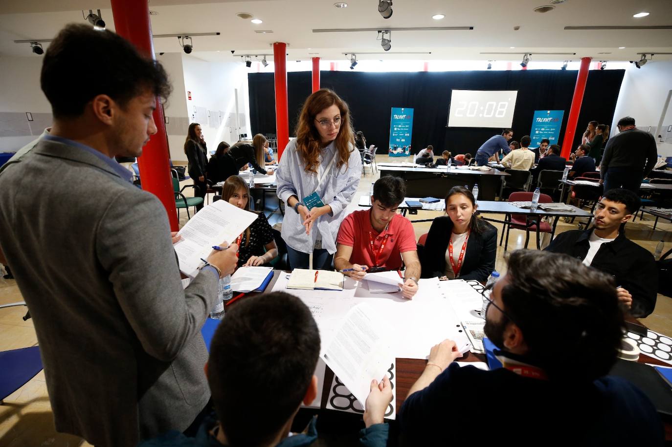 Los 50 seleccionados reciben instrucciones prácticas de las empresas más punteras de la provincia en la segunda edición de este proyecto, que se celebra en el Palacio de Ferias