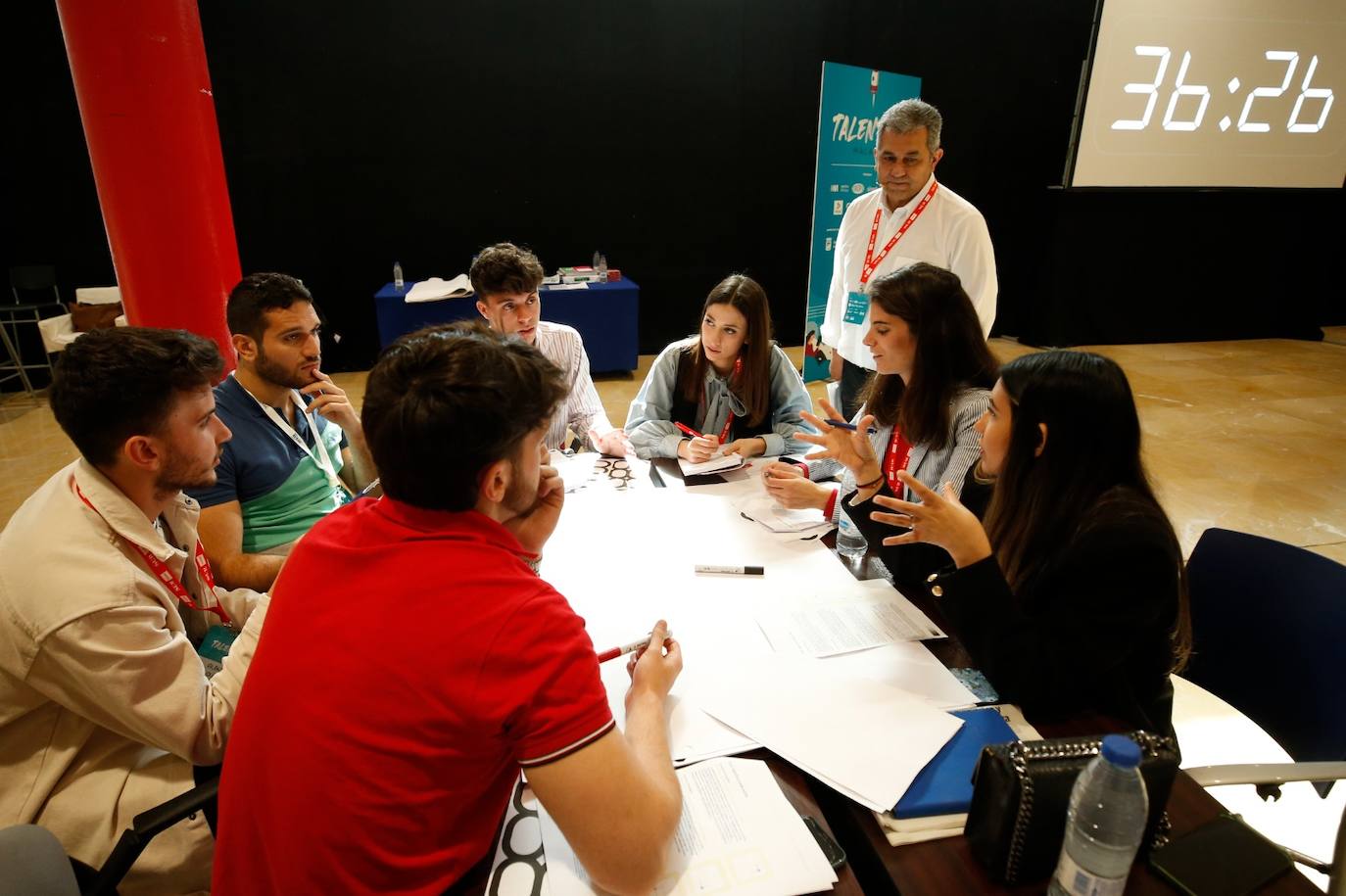 Los 50 seleccionados reciben instrucciones prácticas de las empresas más punteras de la provincia en la segunda edición de este proyecto, que se celebra en el Palacio de Ferias