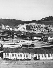 Imagen secundaria 2 - Arriba, Pedro Sánchez Moreno, en octubre de 1944. Abajo, la llamada 'Escalera de la Muerte en Mauthausen y el subcampo de Gusen, dependiente de Mauthausen.