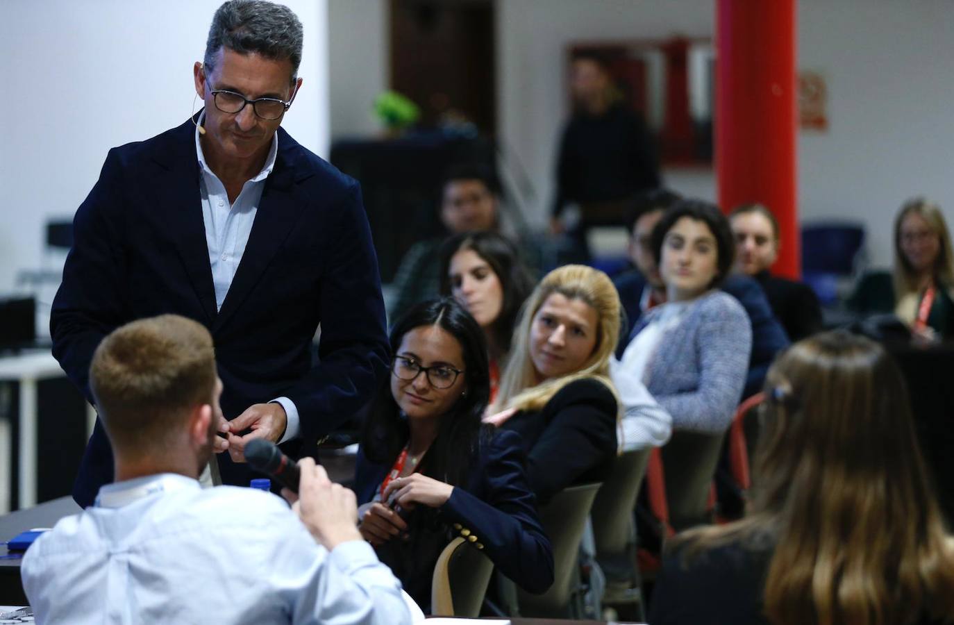 Los 50 seleccionados reciben instrucciones prácticas de las empresas más punteras de la provincia, en la segunda edición de este proyecto que se celebrara en el Palacio de Ferias