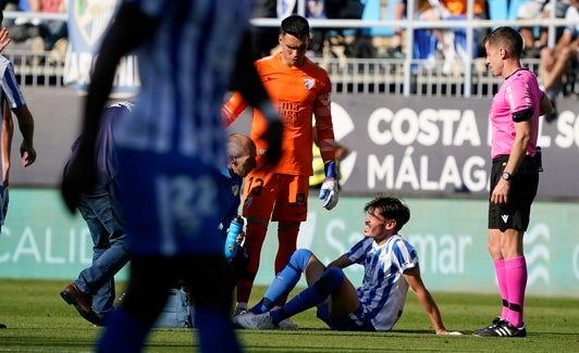 Jozabed, antes de dejar el campo a la media hora de juego. 