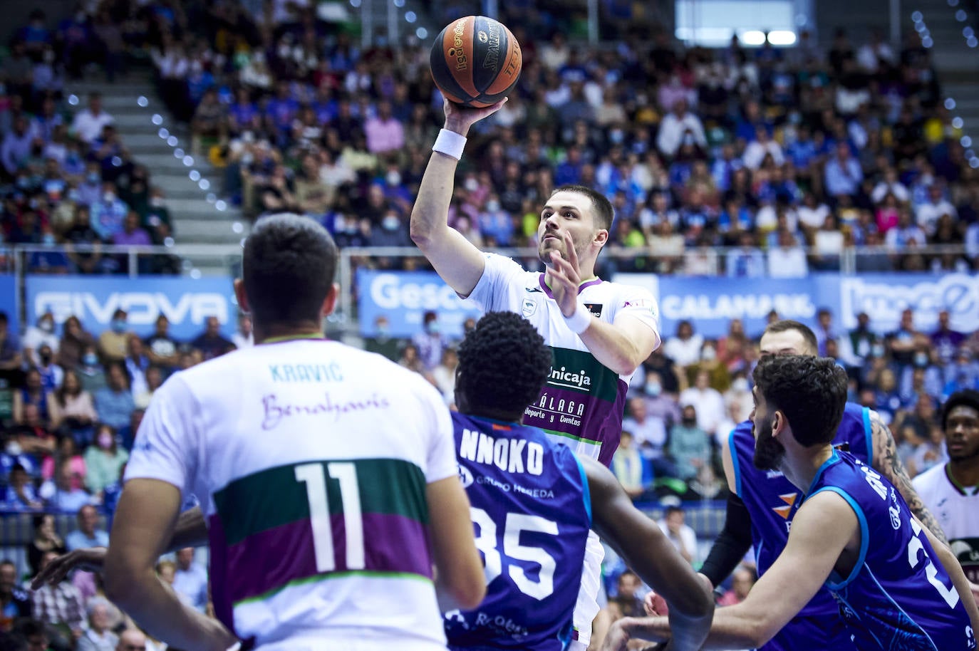 Otro mal partido del Unicaja terminó con la cuarta derrota consecutiva 