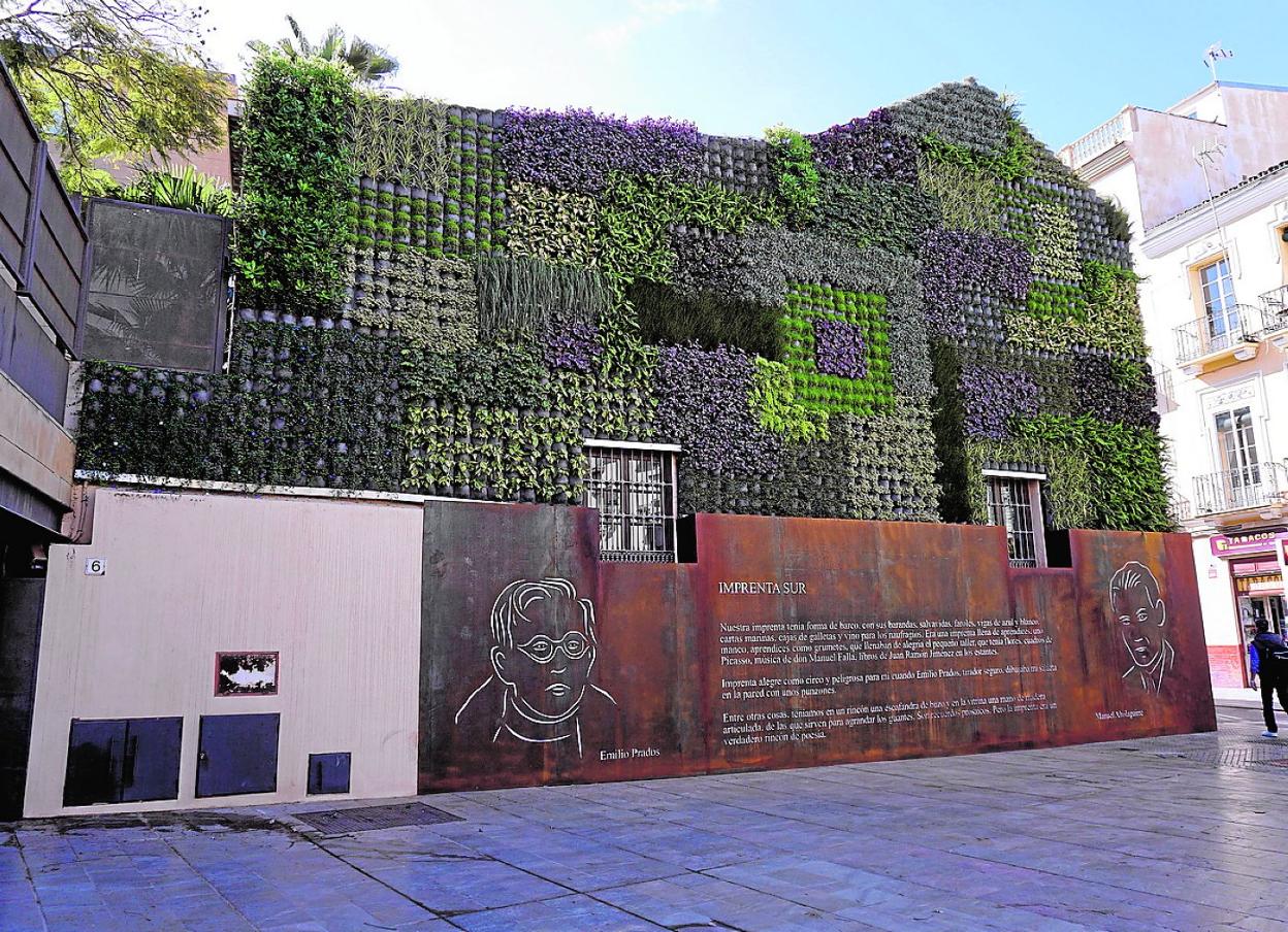 Jardín vertical desarrollado por ACER en homenaje a Manuel Altolaguirre y Emilio Prados. Migue Fernández