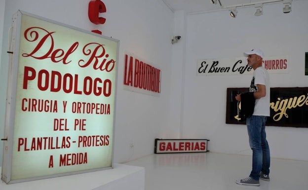 Imagen principal - Varios detalles de la exposición 'Gráficas con solera', en la Escuela de Arte San Telmo. 