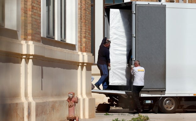 Proceso de carga de las colecciones del Museo Ruso en Tabacalera para su regres a San Petersburgo. 