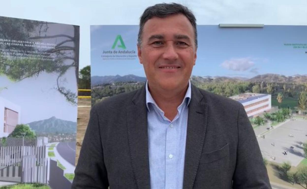 Hernández White ha sido parlamentario regional desde 2015.