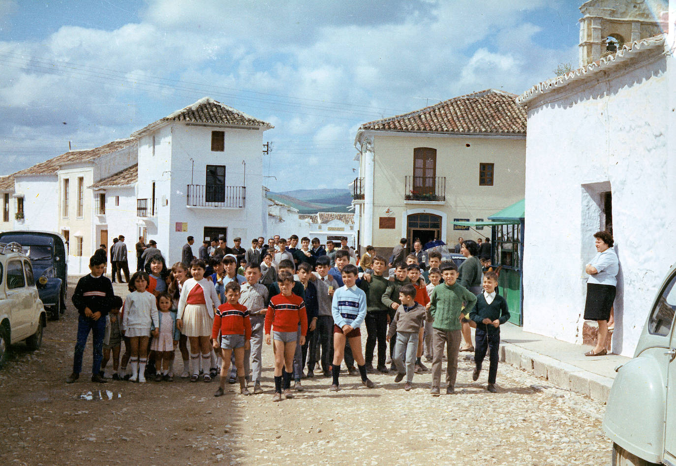 En los primeros meses de 1972 los vecinos se vieron obligados a abandonar su pueblo, que desapareció bajo las aguas del pantano del Guadalteba