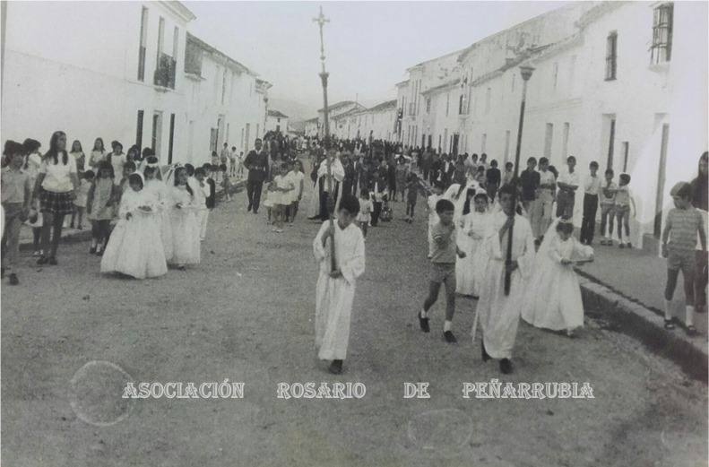 En los primeros meses de 1972 los vecinos se vieron obligados a abandonar su pueblo, que desapareció bajo las aguas del pantano del Guadalteba. 