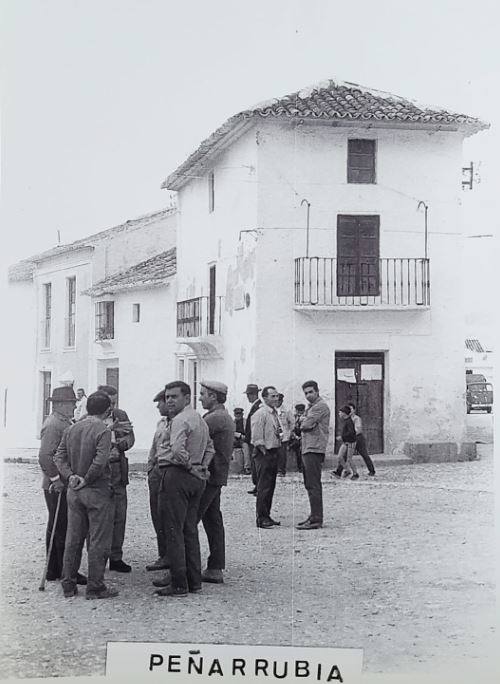 En los primeros meses de 1972 los vecinos se vieron obligados a abandonar su pueblo, que desapareció bajo las aguas del pantano del Guadalteba