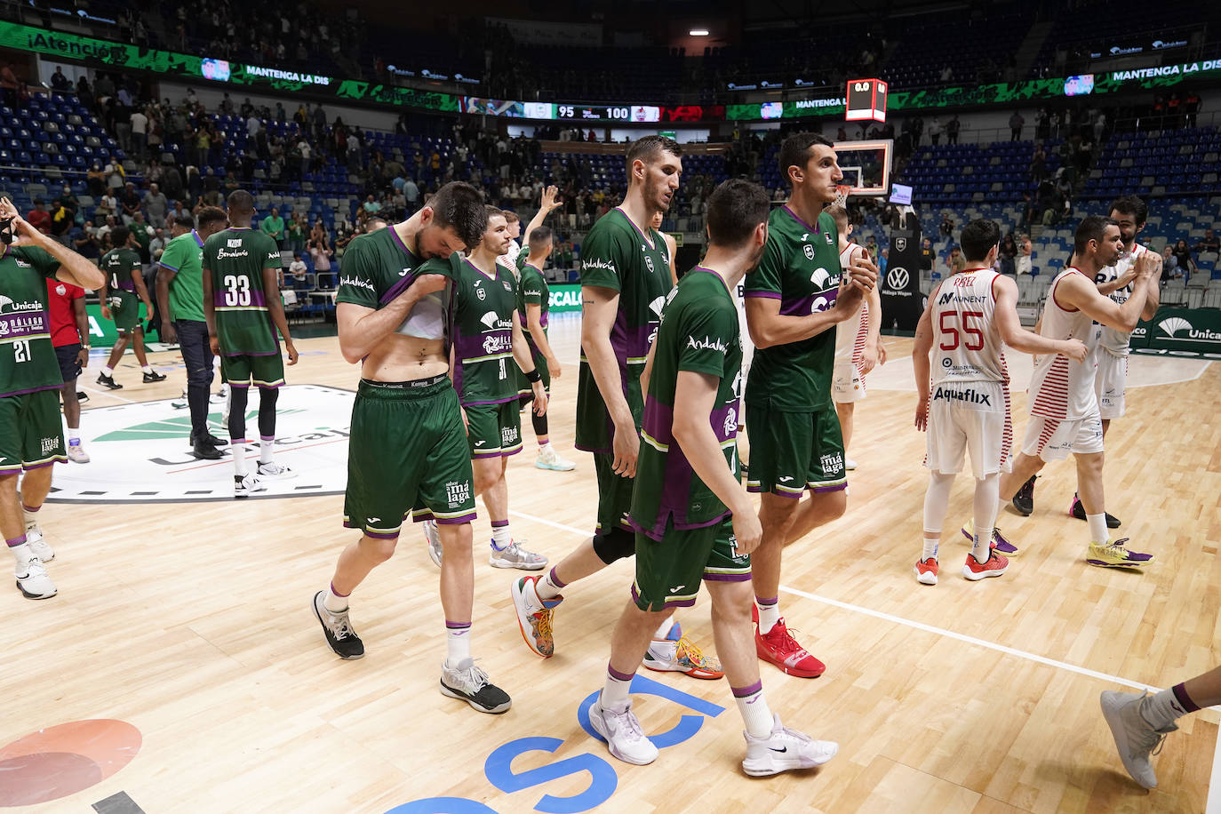 El Unicaja pierde en casa con el Baxi Manresa (95-100). 