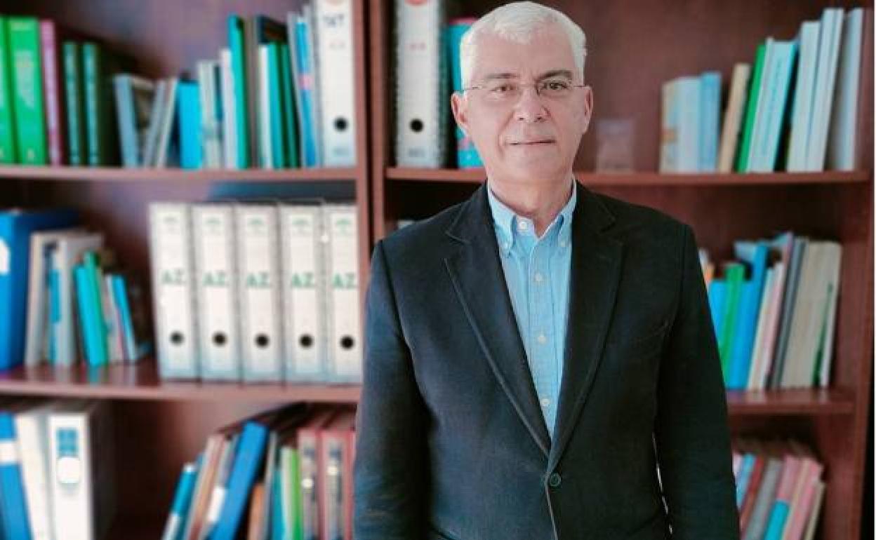 Domingo Hernández es catedrático de la UMA y jefe de nefrología del Hospital Regional de Málaga. 