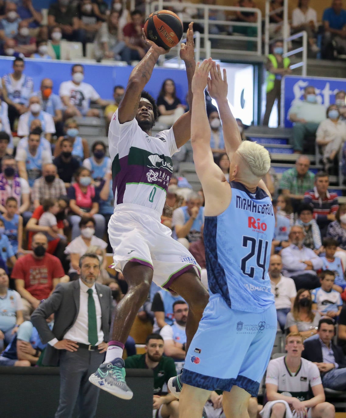 El Unicaja empezó muy mal el partido y ya fue a remolque ante el Breogán 