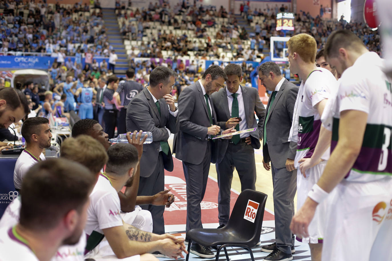 El Unicaja empezó muy mal el partido y ya fue a remolque ante el Breogán 