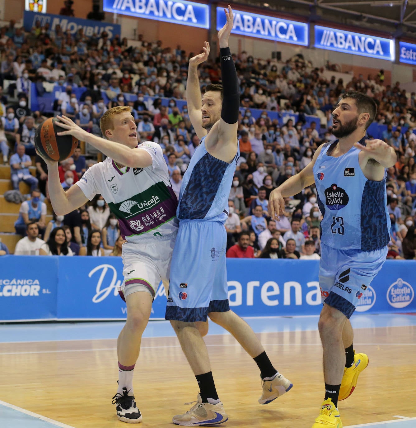 El Unicaja empezó muy mal el partido y ya fue a remolque ante el Breogán 