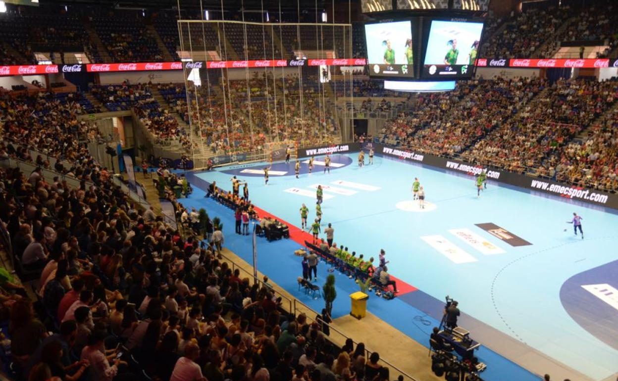 El Martín Carpena no defrauda y establece un nuevo récord en el balonmano femenino nacional